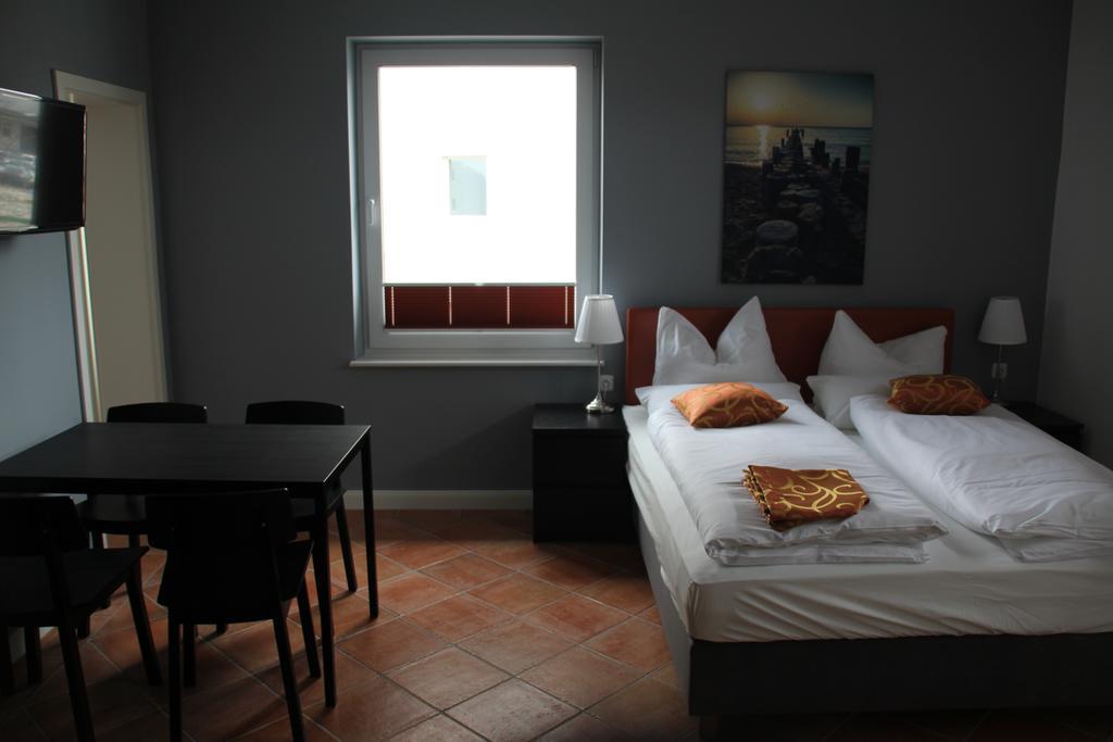 רוסטוק Apartmenthaus Unterwegs חדר תמונה