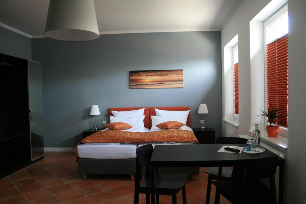 רוסטוק Apartmenthaus Unterwegs מראה חיצוני תמונה
